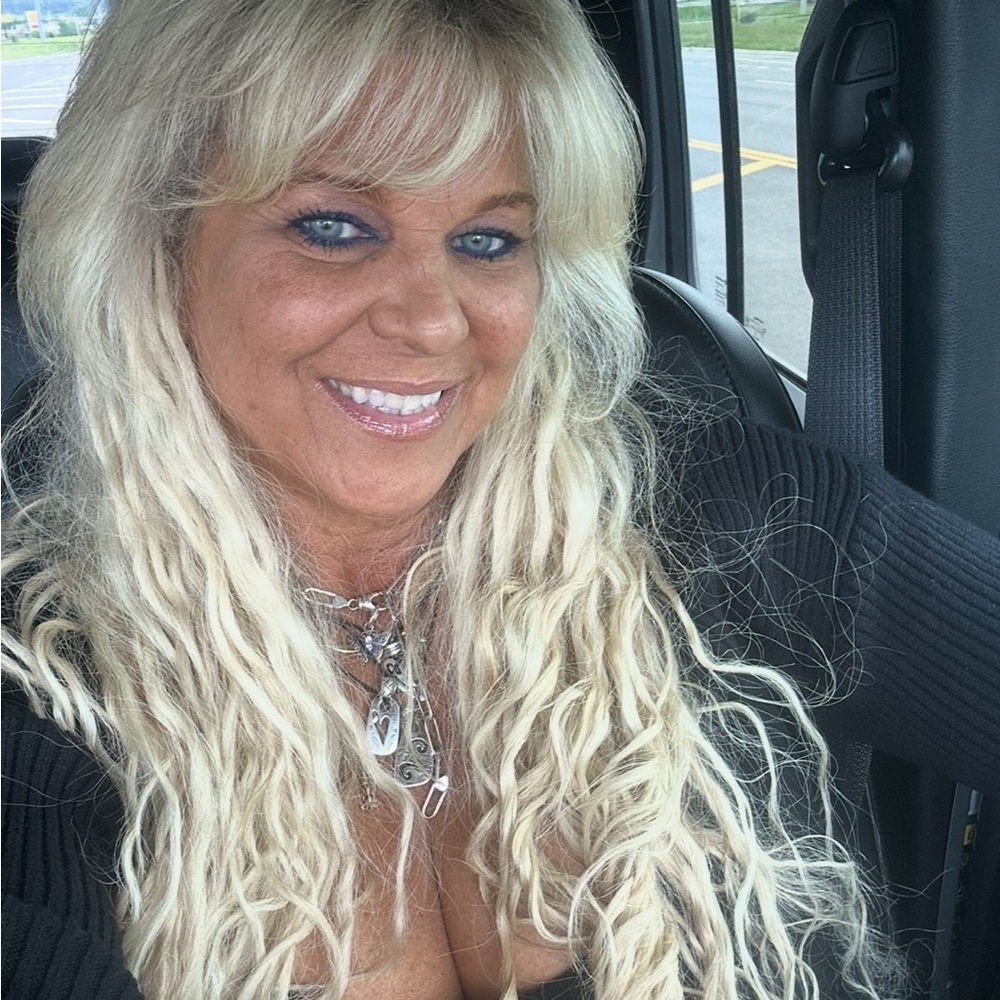 Meet your Posher, Elle’